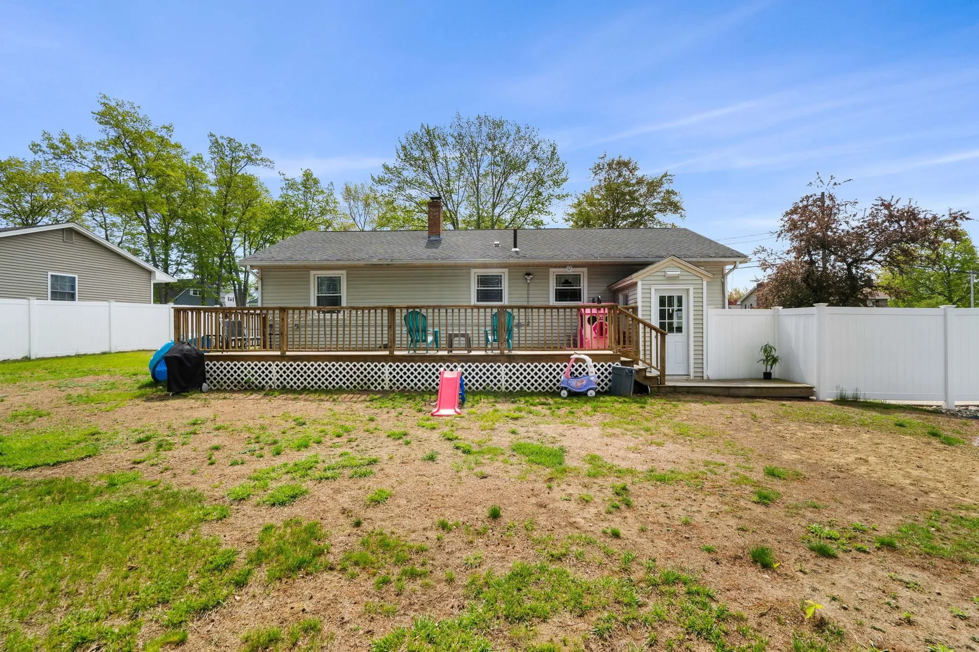 17 Cedar Street Hudson NH 03051