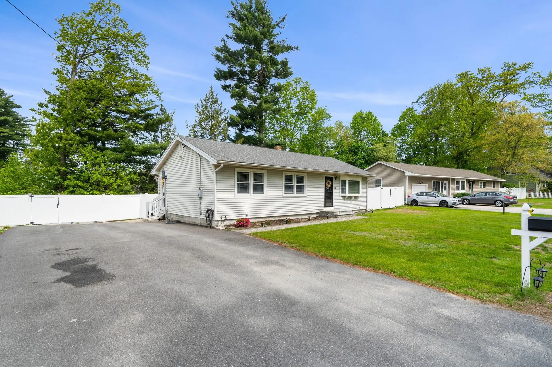 17 Cedar Street Hudson NH 03051