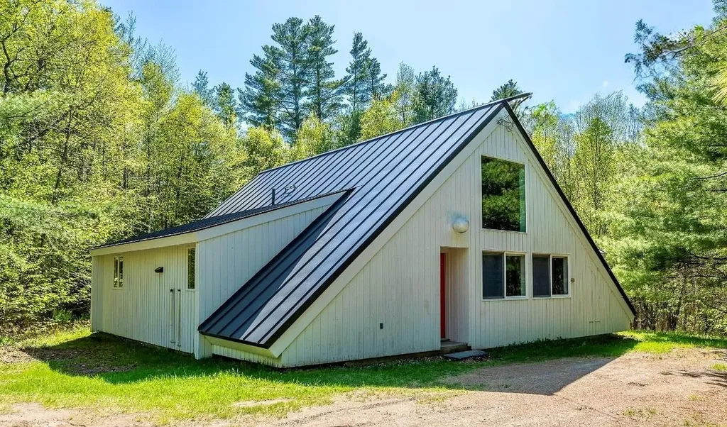 176 Pratt Bridge Road Jamaica VT 05343