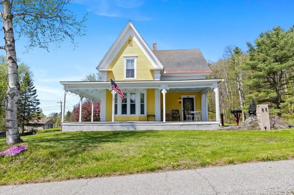 68 Bunker Hill Street Lancaster NH 03584