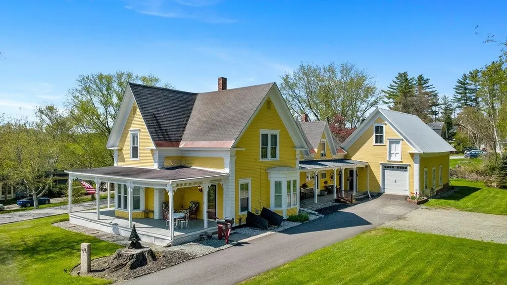68 Bunker Hill Street Lancaster NH 03584