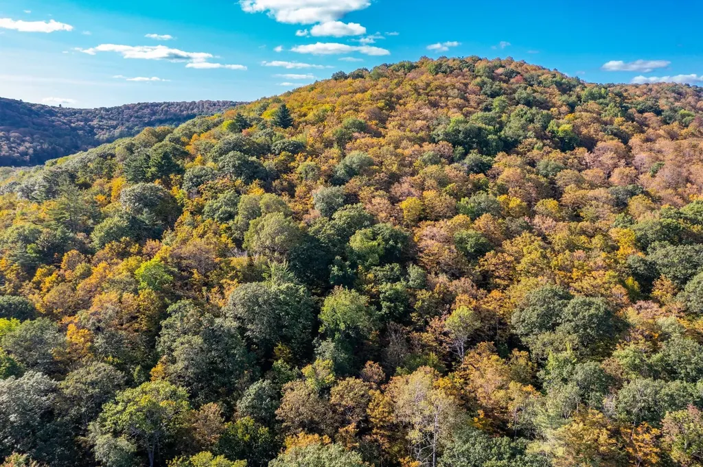 00 Granite Ledge Pomfret VT 05059