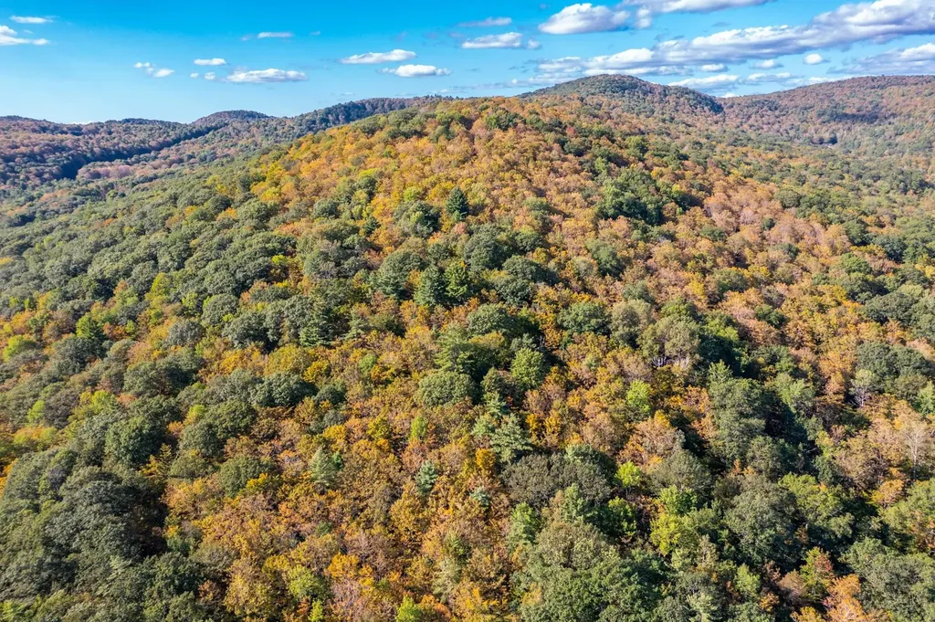 00 Granite Ledge Pomfret VT 05059