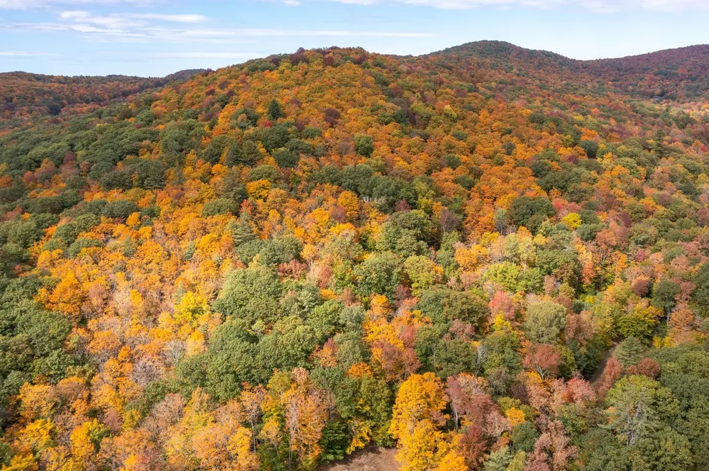 00 Granite Ledge Pomfret VT 05059