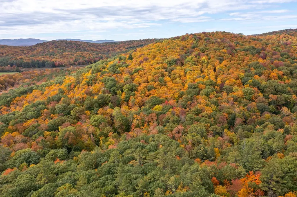 00 Granite Ledge Pomfret VT 05059