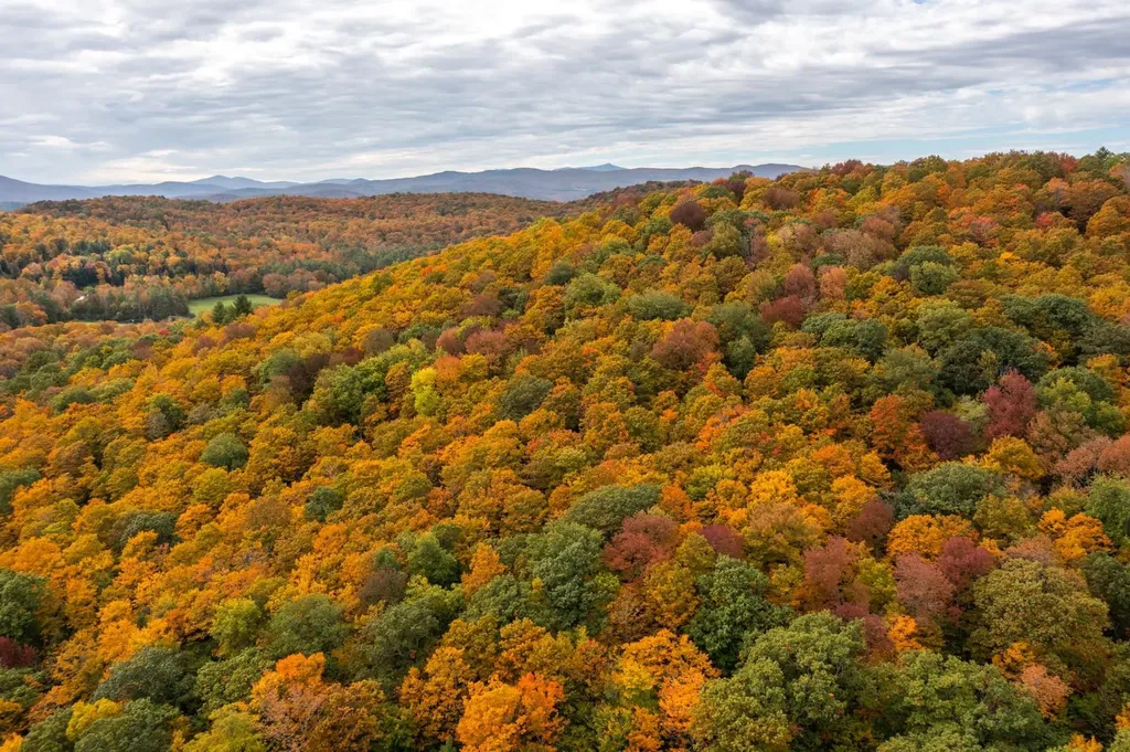 00 Granite Ledge Pomfret VT 05059
