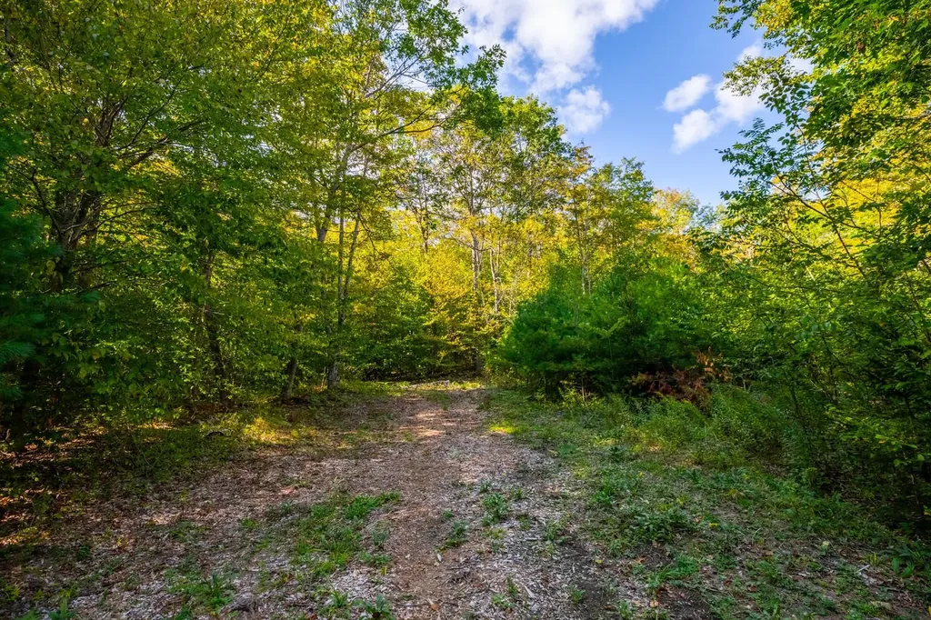 00 Granite Ledge Pomfret VT 05059