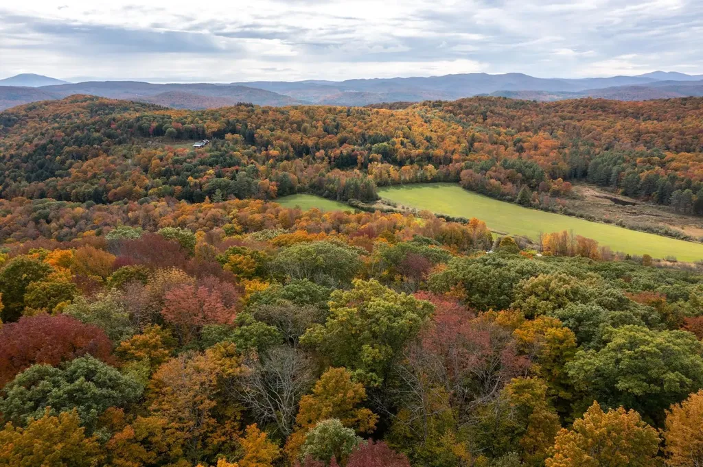 00 Granite Ledge Pomfret VT 05059
