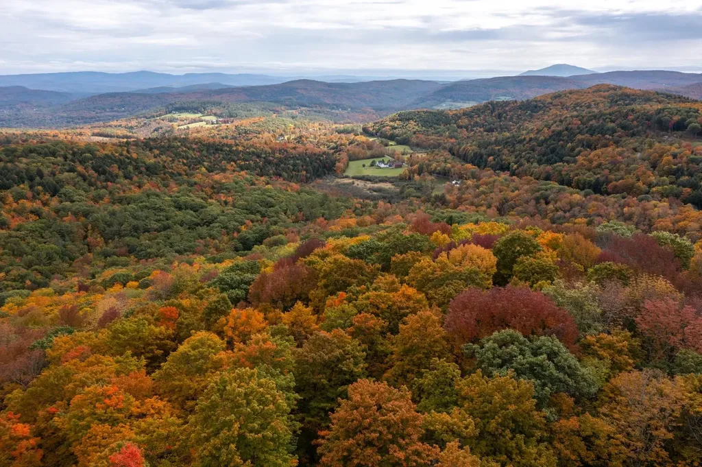 00 Granite Ledge Pomfret VT 05059