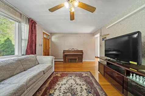 11 Hanson Avenue Salem NH 03038