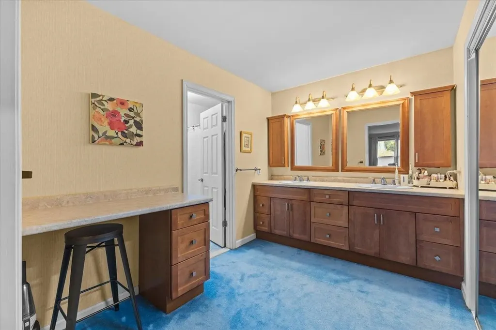 28 Pheasant Way South Burlington VT 05403