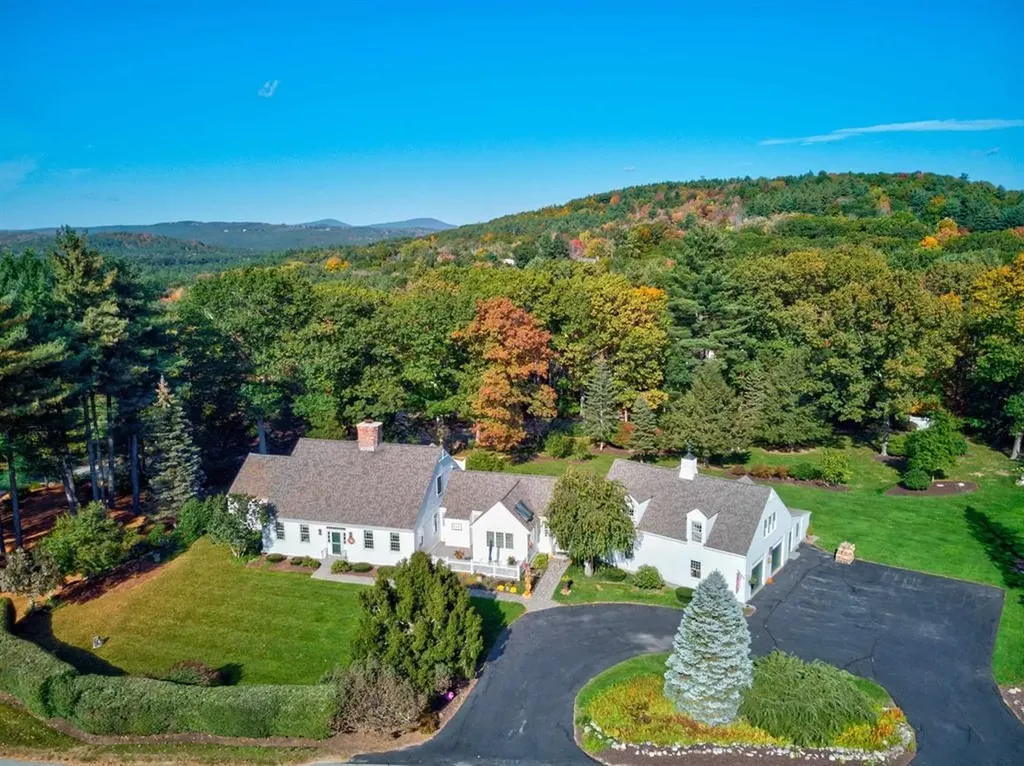 19 Pinnacle Road Amherst NH 03031