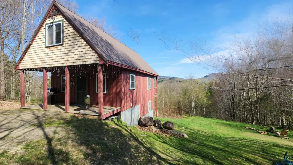 56 Racoon Reach Road Errol NH 03579