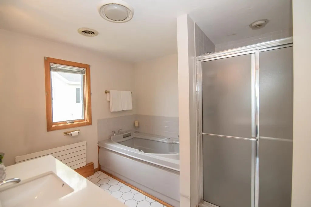 30 Shore Drive Hampstead NH 03841