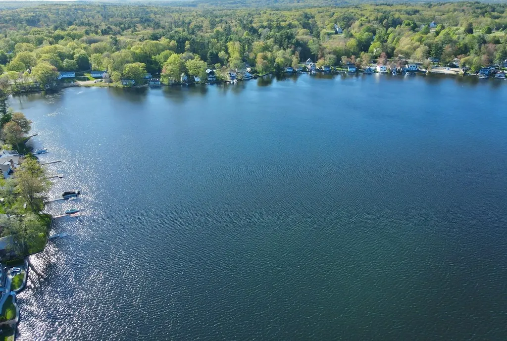 30 Shore Drive Hampstead NH 03841