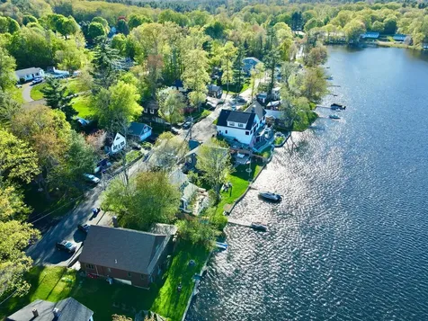 30 Shore Drive Hampstead NH 03841