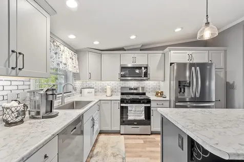 14 Eric Avenue Nashua NH 03062