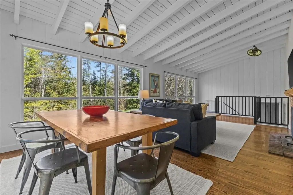 28 Wood Road Stowe VT 05672