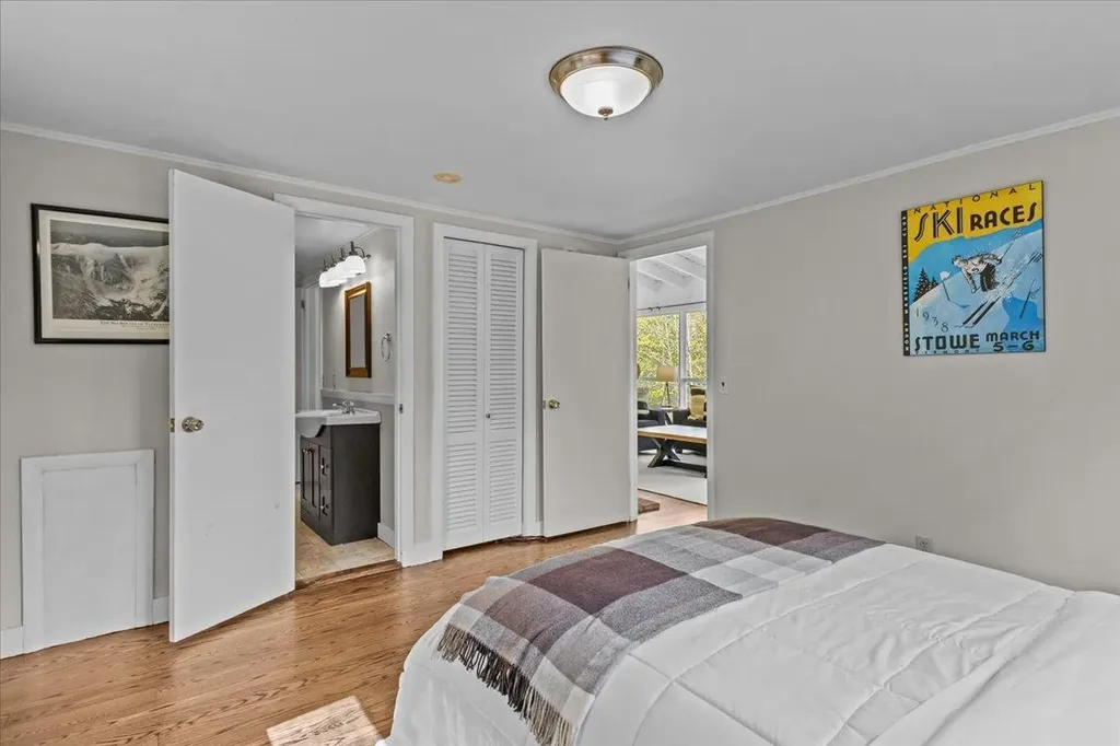 28 Wood Road Stowe VT 05672