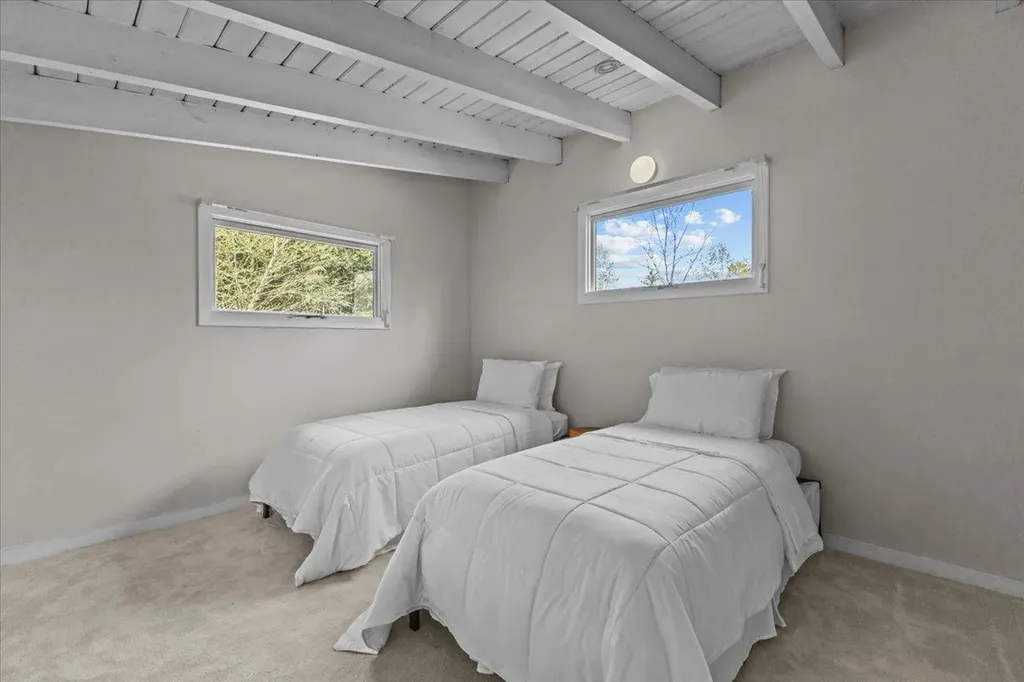 28 Wood Road Stowe VT 05672