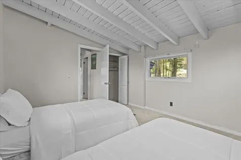 28 Wood Road Stowe VT 05672