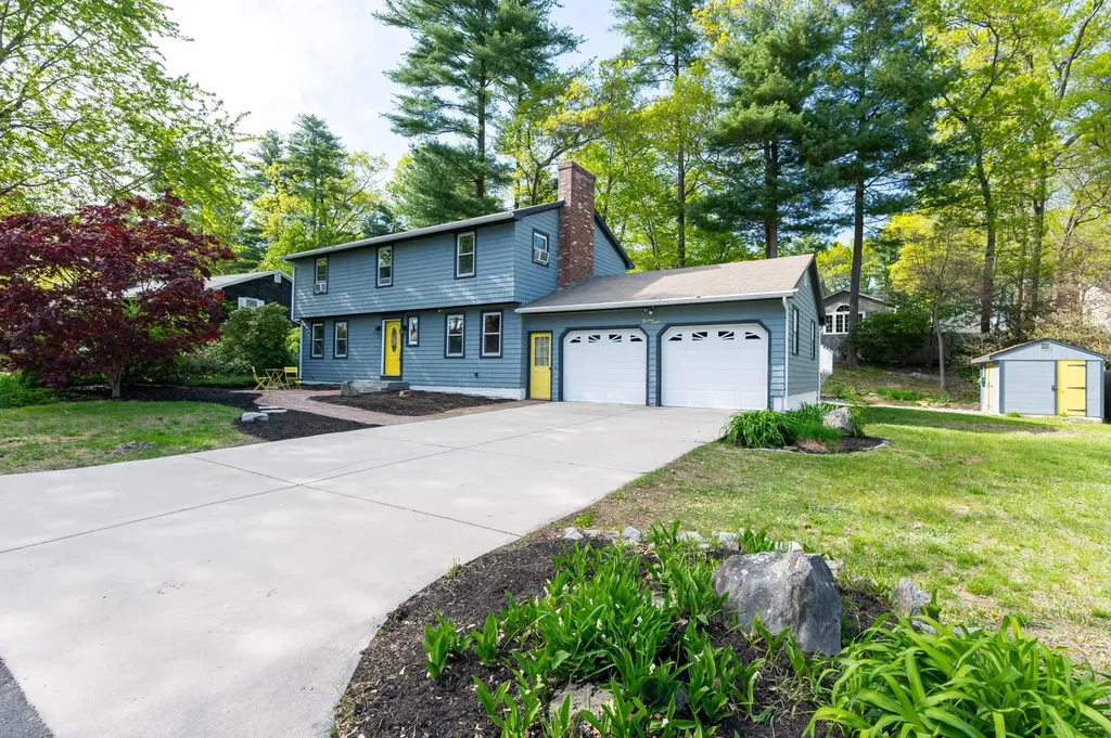 27 Biscayne Parkway Nashua NH 03064