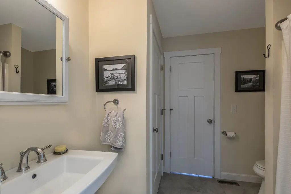 18 Wentworth Street Rollinsford NH 03869