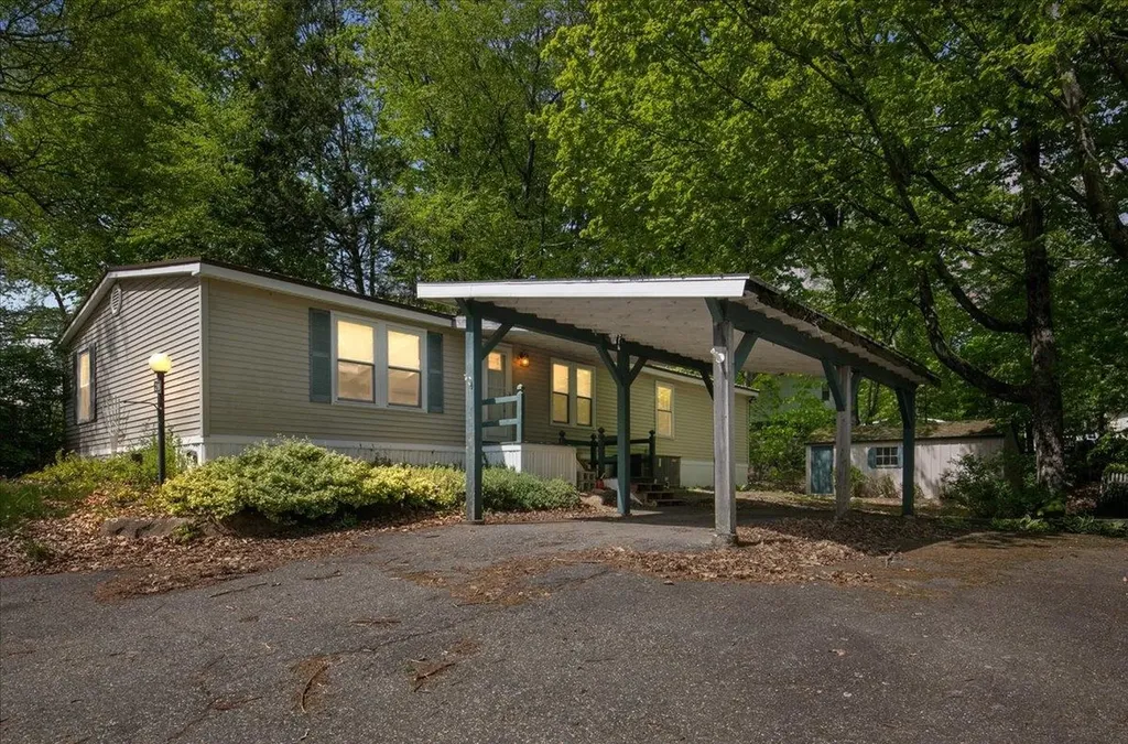 28 Rim Road Danville NH 03819