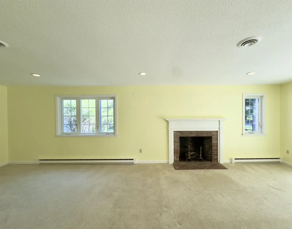 136 Hilltop Place New London NH 03257