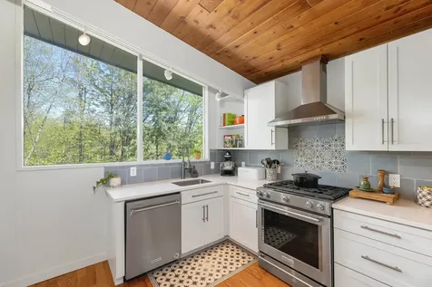 1893 Willard Road Hartford VT 05059