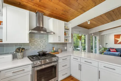 1893 Willard Road Hartford VT 05059