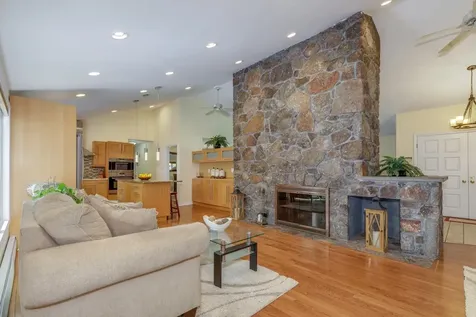 8 Teague Drive Salem NH 03079