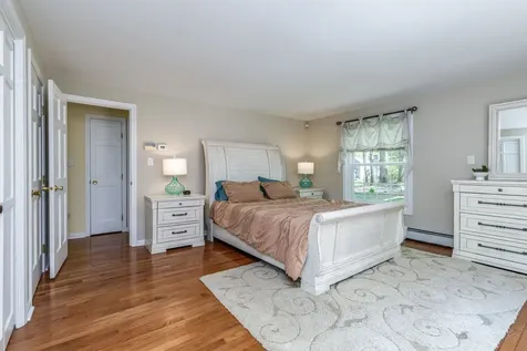 8 Teague Drive Salem NH 03079