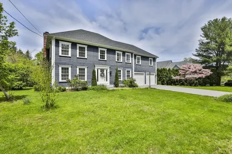 8 Bicentennial Drive Nashua NH 03062