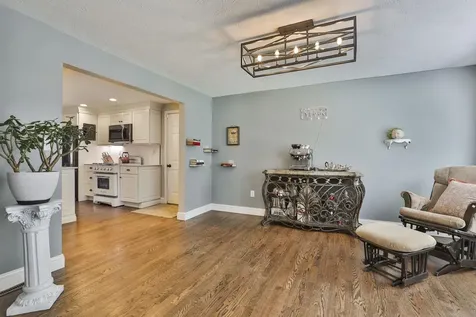 8 Bicentennial Drive Nashua NH 03062
