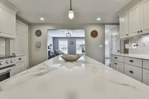 8 Bicentennial Drive Nashua NH 03062
