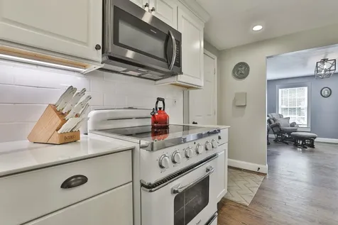 8 Bicentennial Drive Nashua NH 03062