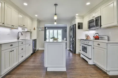8 Bicentennial Drive Nashua NH 03062