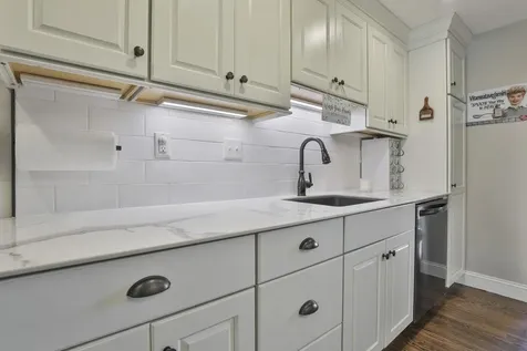 8 Bicentennial Drive Nashua NH 03062