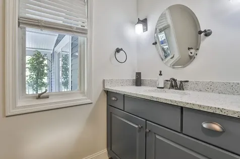 8 Bicentennial Drive Nashua NH 03062