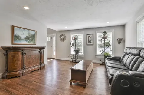 8 Bicentennial Drive Nashua NH 03062