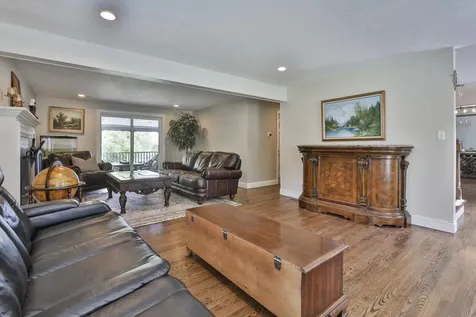 8 Bicentennial Drive Nashua NH 03062