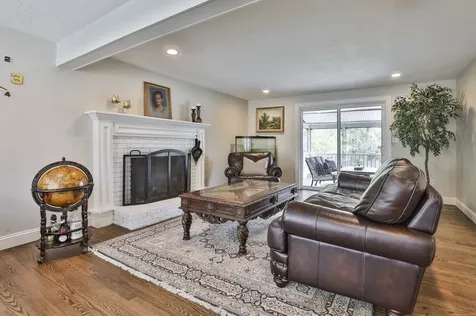 8 Bicentennial Drive Nashua NH 03062