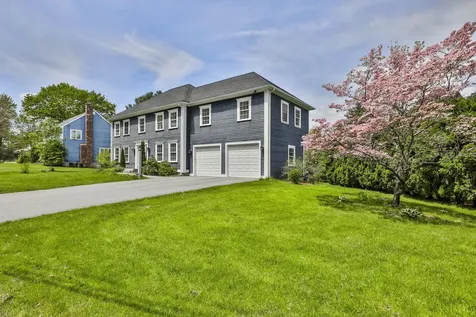 8 Bicentennial Drive Nashua NH 03062