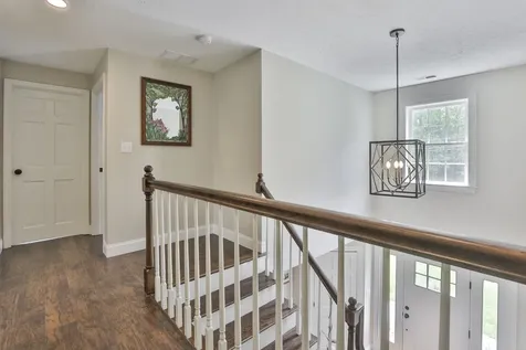 8 Bicentennial Drive Nashua NH 03062