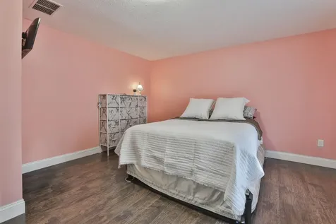 8 Bicentennial Drive Nashua NH 03062