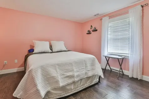 8 Bicentennial Drive Nashua NH 03062
