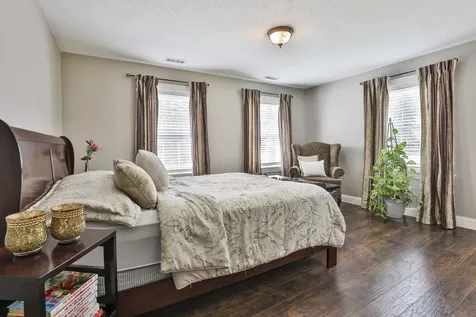 8 Bicentennial Drive Nashua NH 03062