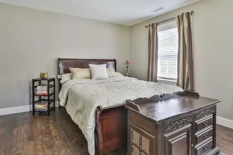 8 Bicentennial Drive Nashua NH 03062