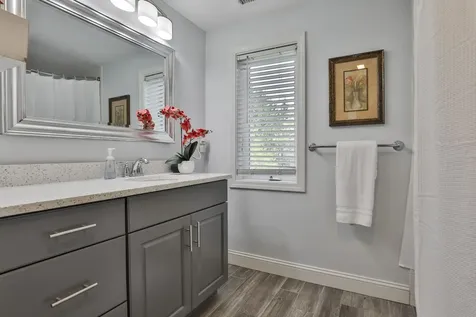 8 Bicentennial Drive Nashua NH 03062